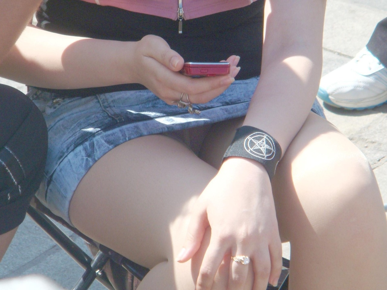 素人_デニムスカート_パンチラ_盗撮_エロ画像18