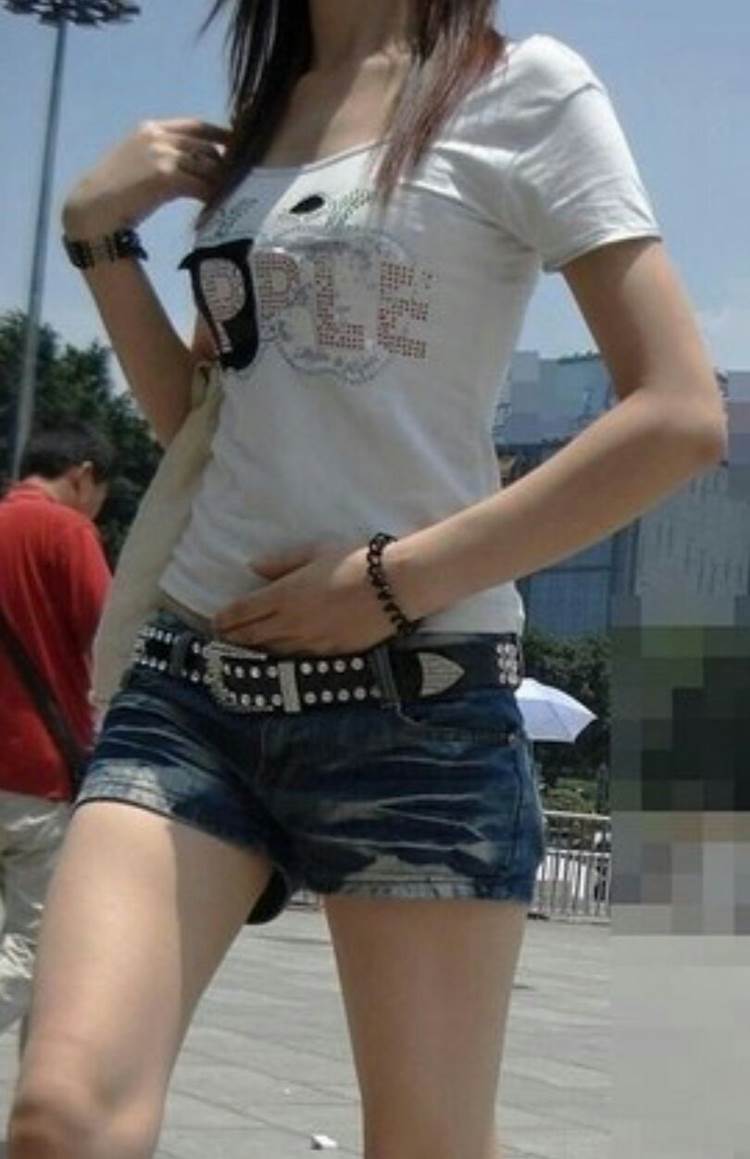 素人_白Tシャツ_街撮り_盗撮_エロ画像05