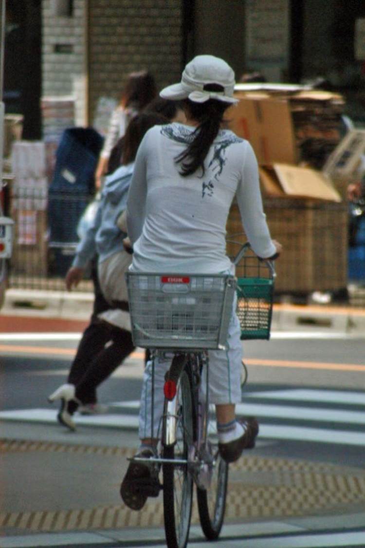 人妻_素人_透けブラ_街撮り_盗撮_エロ画像11