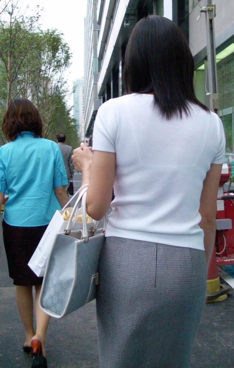 人妻_素人_透けブラ_街撮り_盗撮_エロ画像09