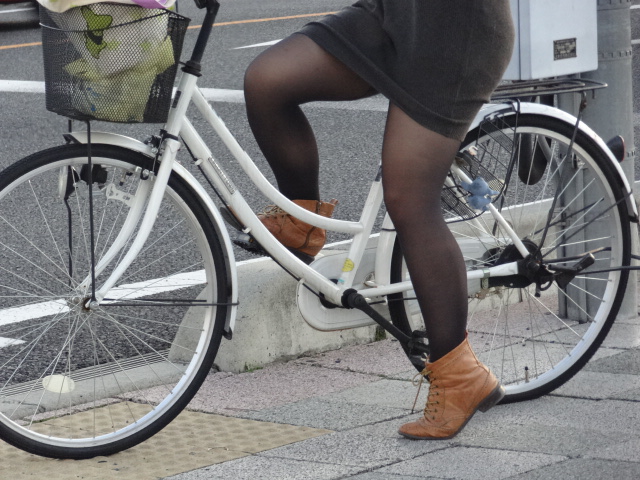 黒パンスト_自転車_素人_街撮り盗撮_エロ画像07