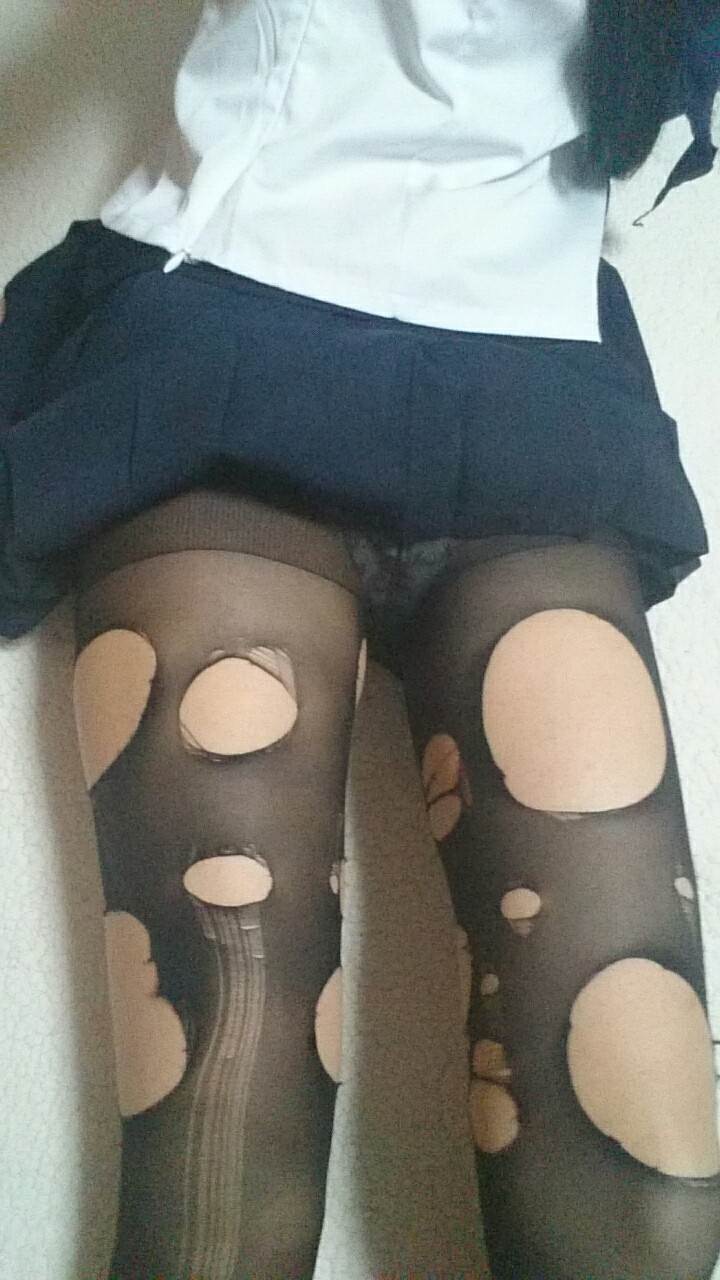 破れた黒パンスト_素人_自撮り_エロ画像05
