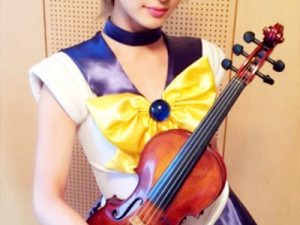 【Ayasaコスプレエロ画像】アニソンバイオリニストとして活躍する9頭身の美女レイヤーのコスが似合い過ぎるｗｗ