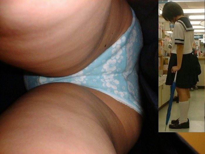 JK_逆さ撮り_青いパンツ_盗撮_エロ画像05