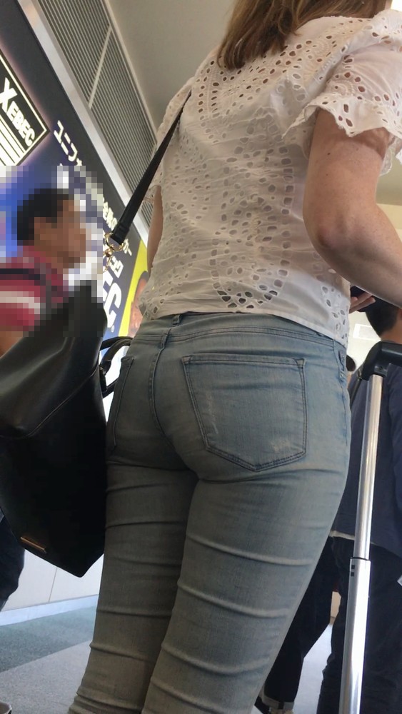 スキニーデニム_デカ尻_街撮り_盗撮_エロ画像14