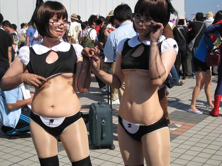 下乳_巨乳_コスプレ_イベント_エロ画像13
