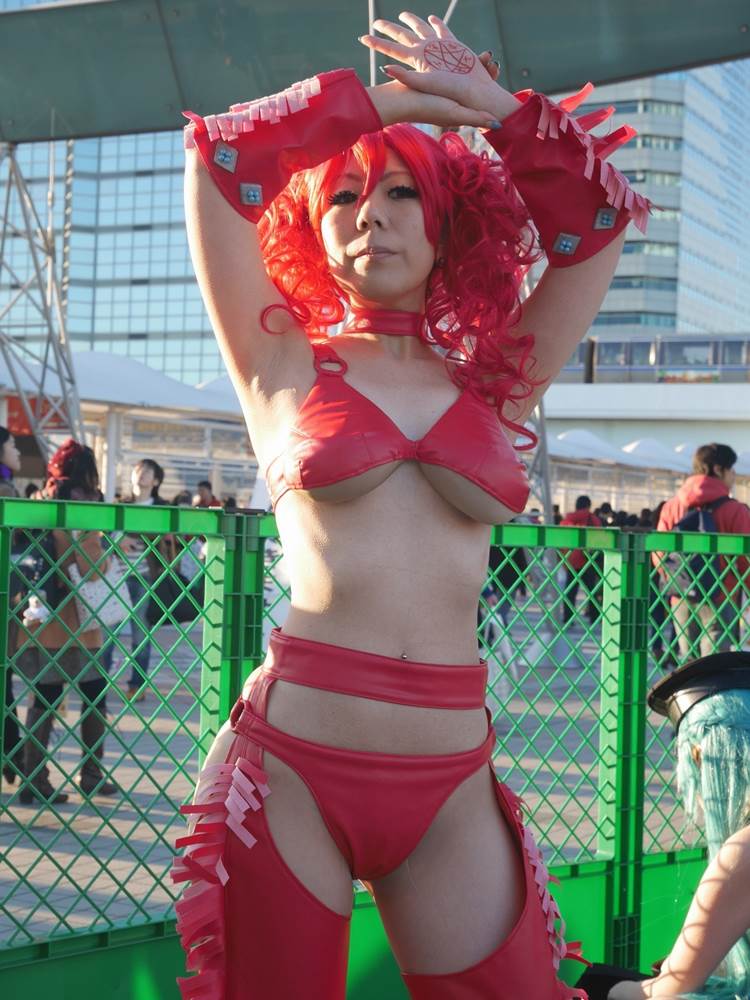 下乳_巨乳_コスプレ_イベント_エロ画像06