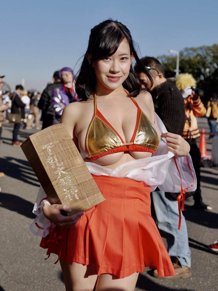 下乳_巨乳_コスプレ_イベント_エロ画像14