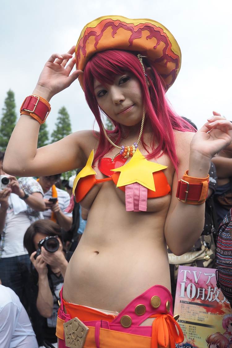 下乳_巨乳_コスプレ_イベント_エロ画像18