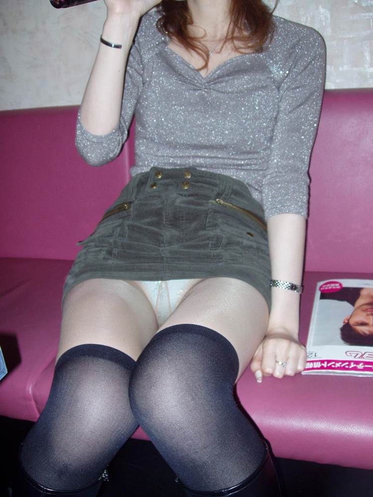 カラオケボックス_素人_パンチラ_エロ画像03