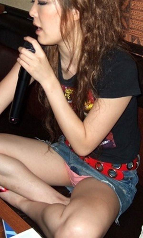 カラオケボックス_素人_パンチラ_エロ画像11