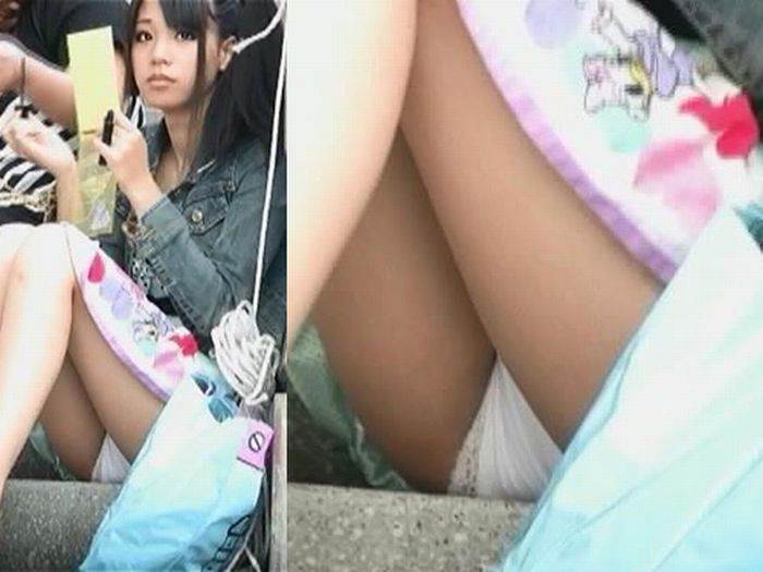 座りパンチラ_盗撮_街撮り_エロ画像02
