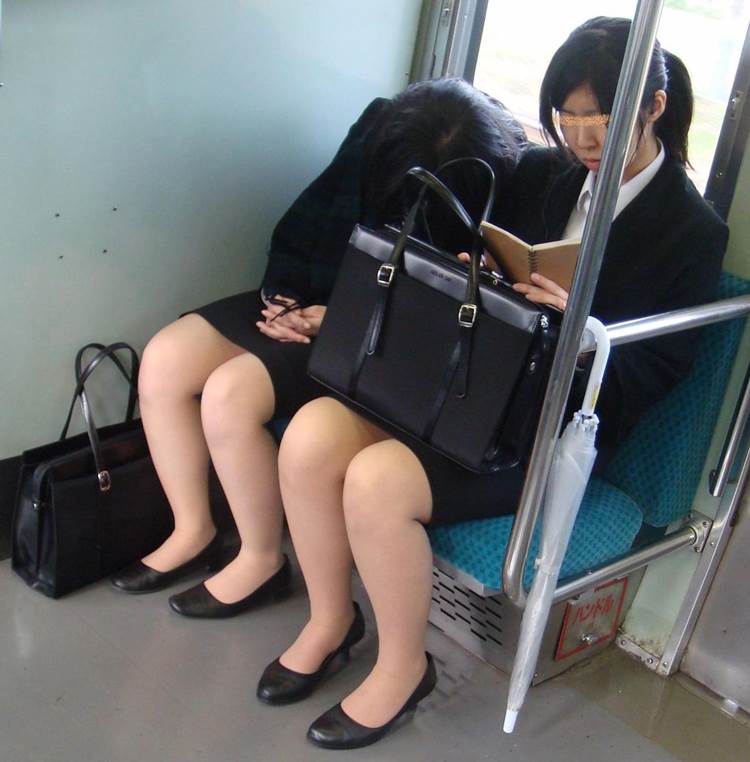 素人_OL_スーツ_電車盗撮_エロ画像14