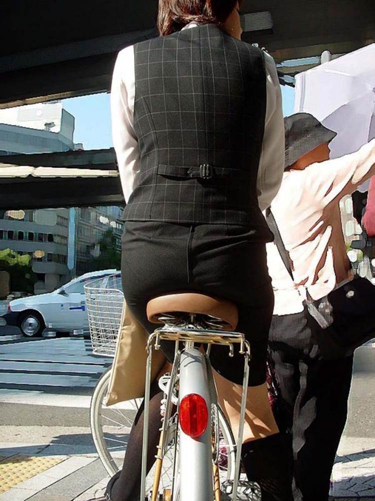 OL_スーツ_自転車_盗撮_エロ画像16