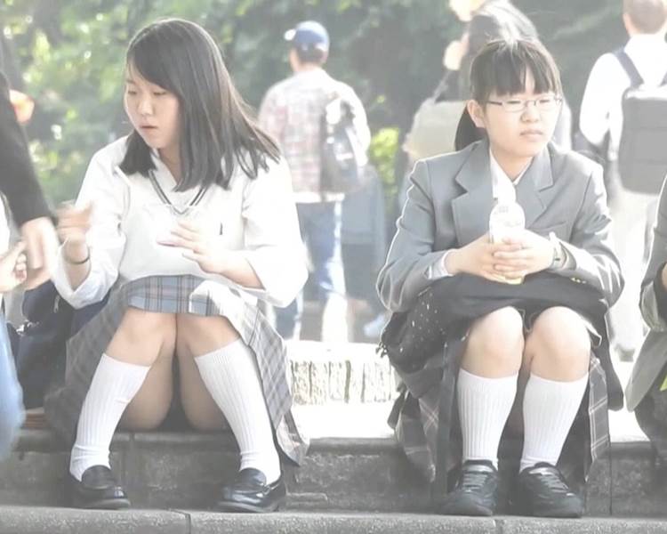 JK_座りパンチラ_盗撮_エロ画像16