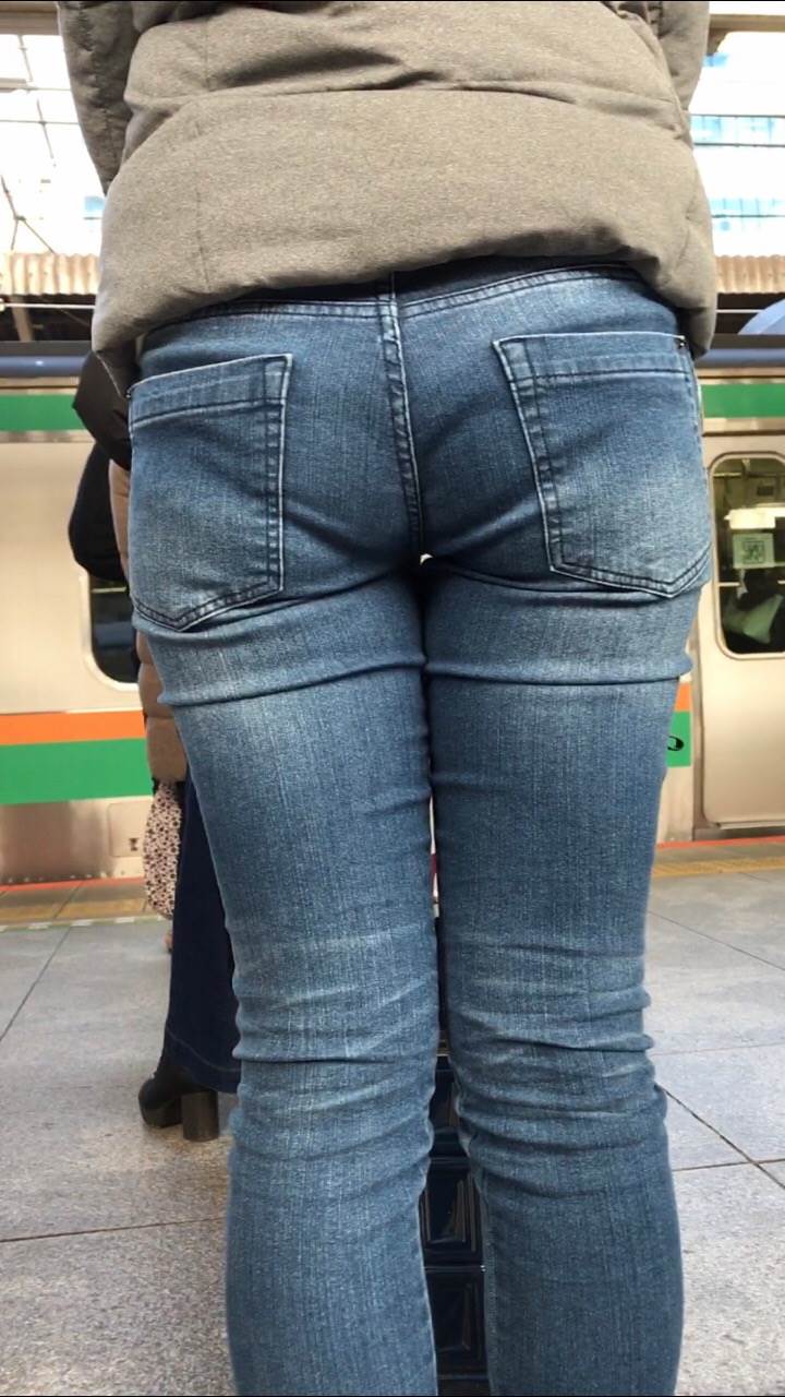 素人_デニム_街撮り_盗撮_エロ画像10