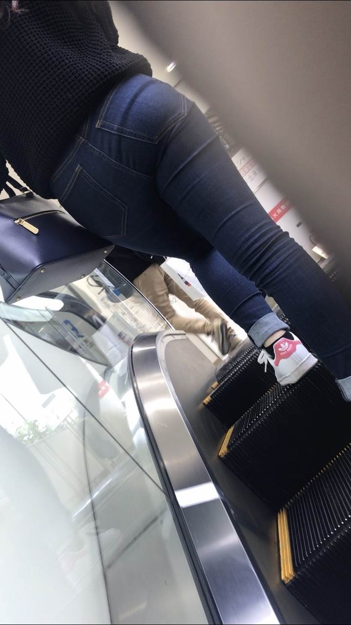 デニム_スキニージーンズ_盗撮_エロ画像22