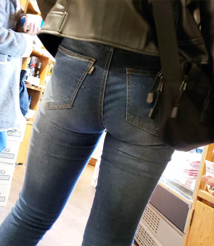 デニム_スキニージーンズ_盗撮_エロ画像25