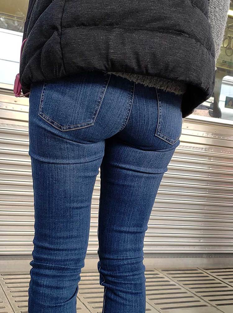 デニム_スキニージーンズ_盗撮_エロ画像26