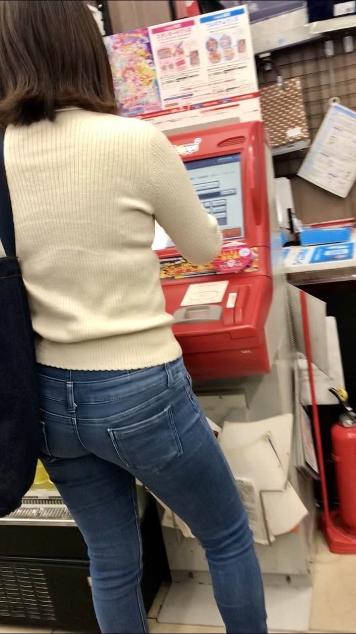 デニム_スキニージーンズ_盗撮_エロ画像05