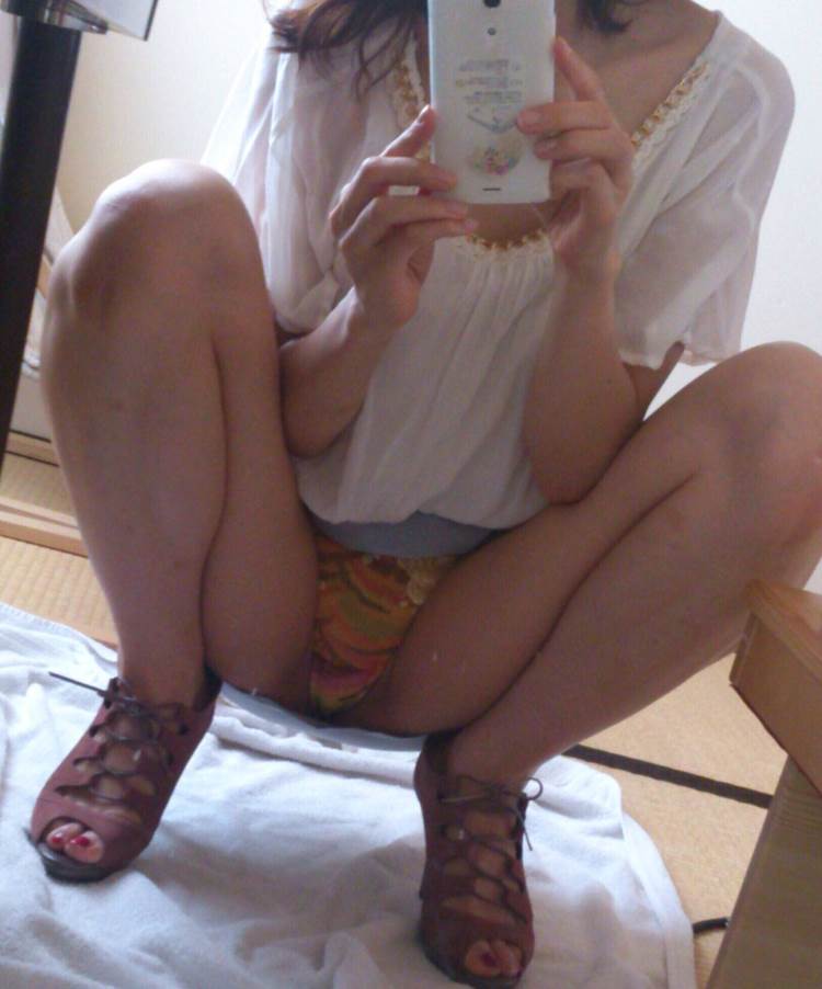 素人_パンチラ_自撮り_エロ画像05