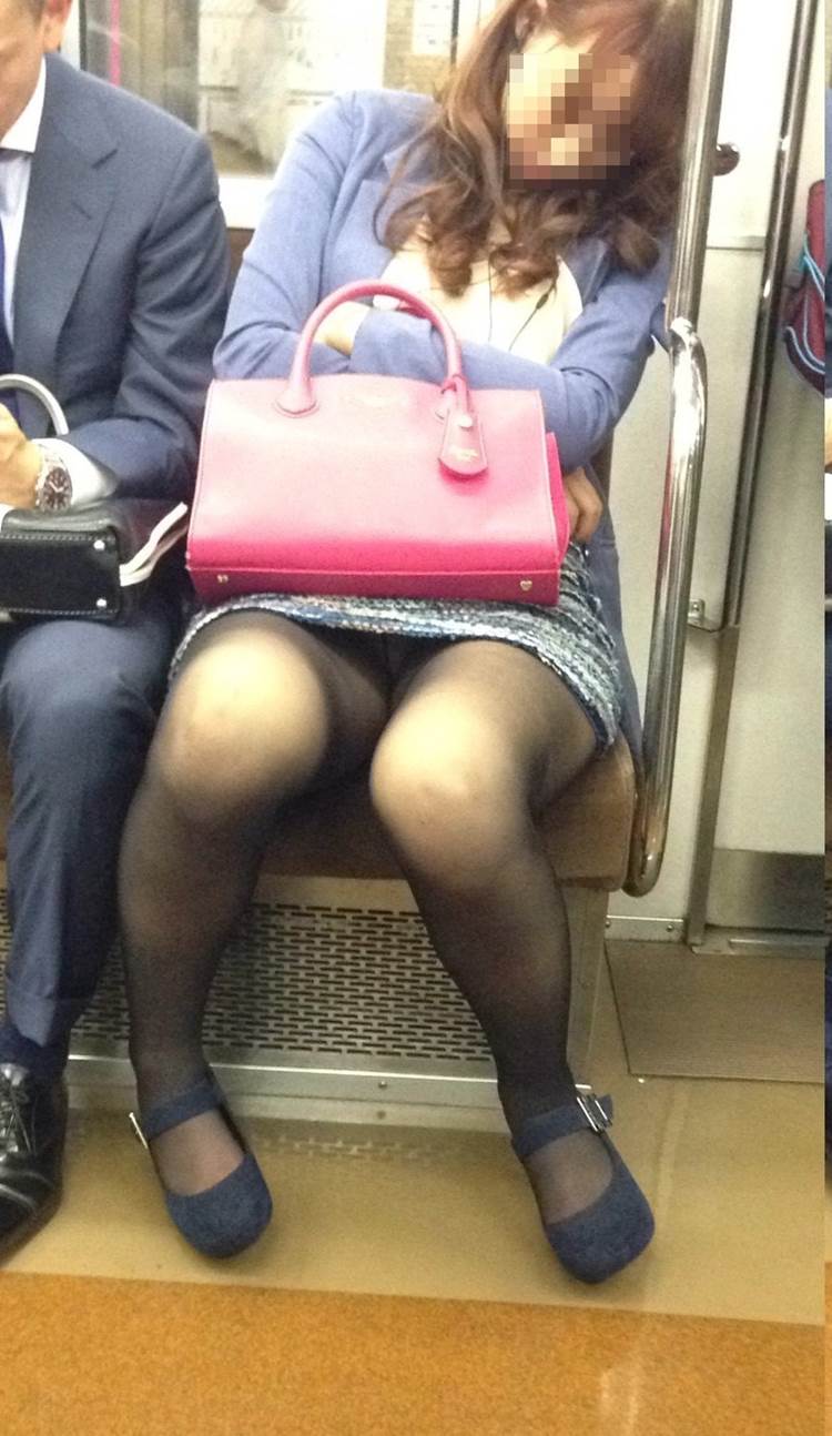 素人_黒パンスト_電車_盗撮_エロ画像05