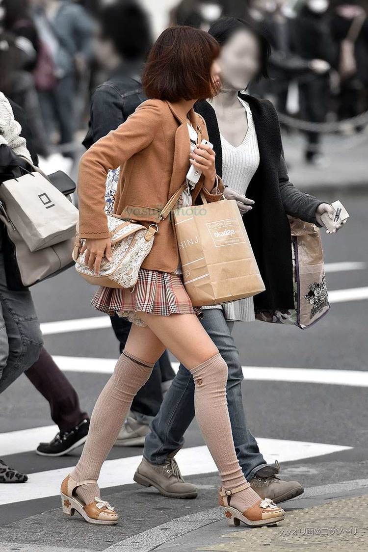 素人_ミニスカート_盗撮_2019年_エロ画像05