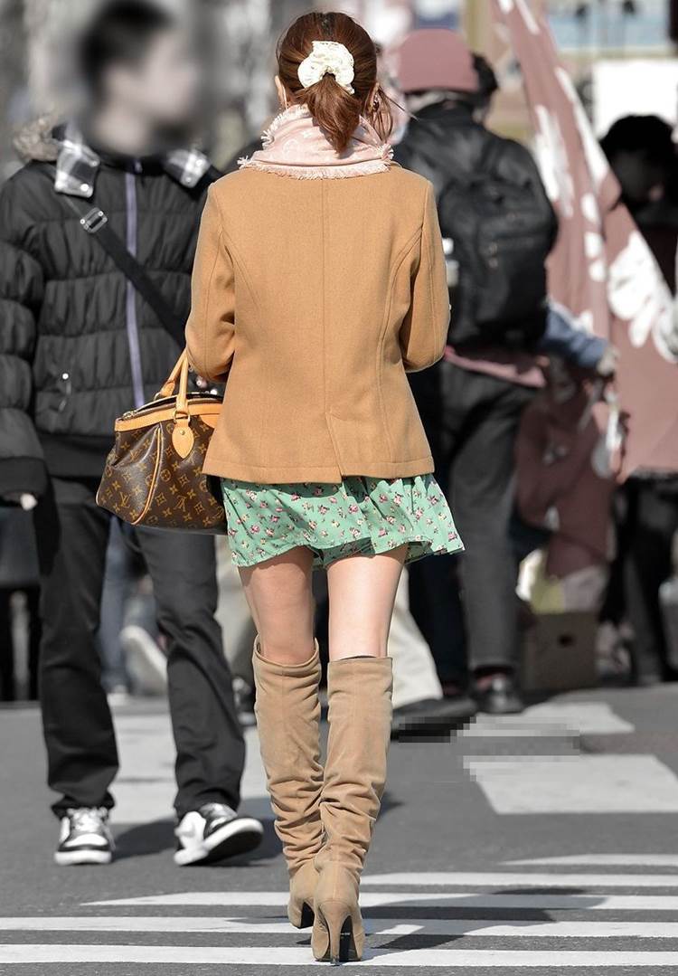 素人_ミニスカート_盗撮_2019年_エロ画像09