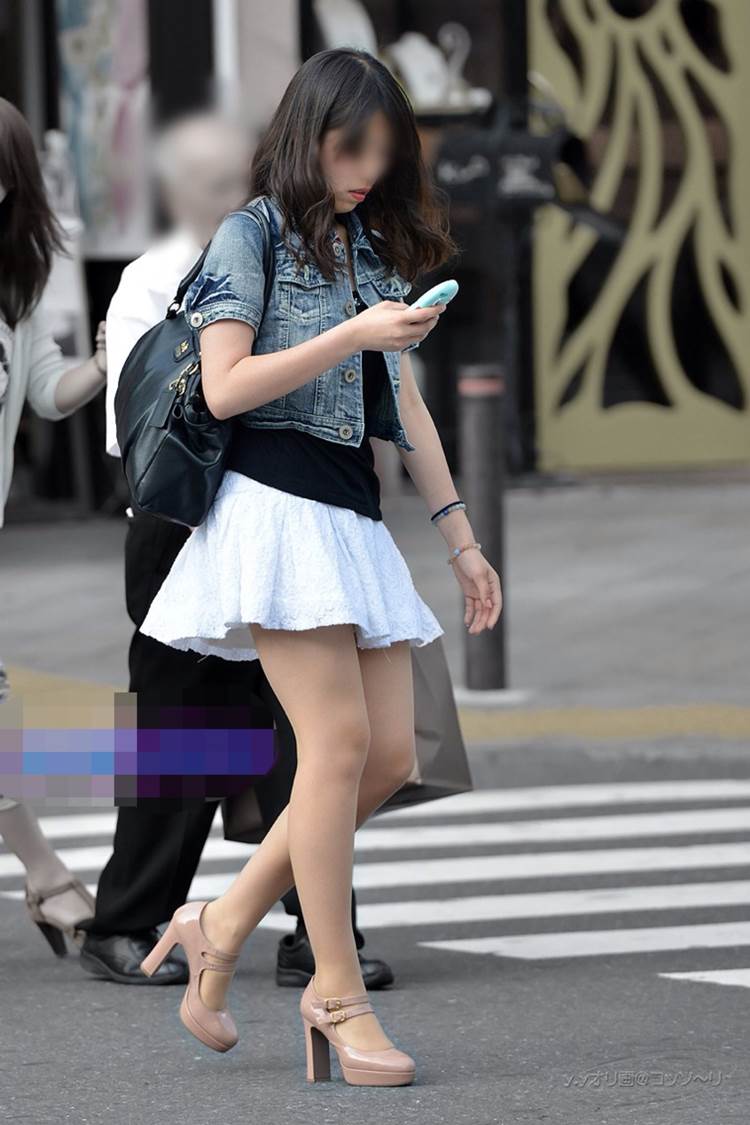 素人_ミニスカート_盗撮_2019年_エロ画像02